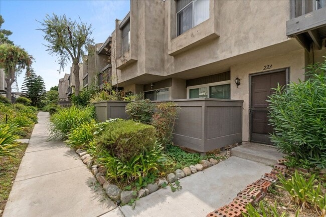 Building Photo - Two-Story Townhome with Private Garage and...