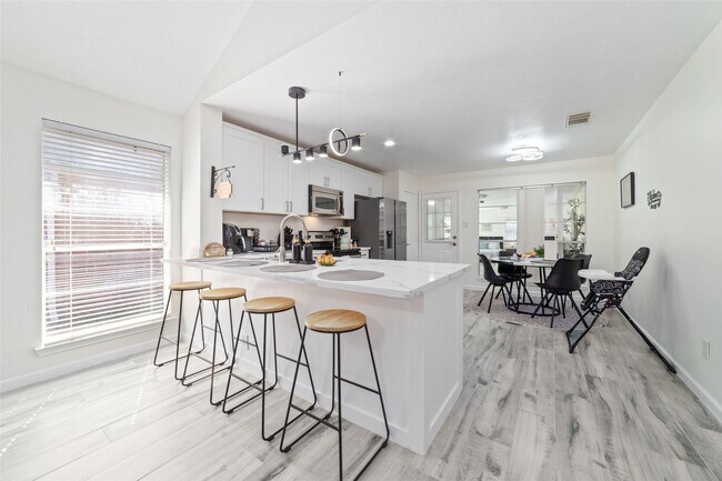 3511 Colleen Woods Cir
