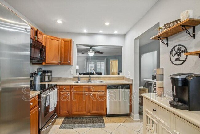 Photo - 49 Avant Garde Cir