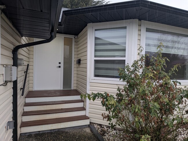 Building Photo - 7580 Sapphire Dr