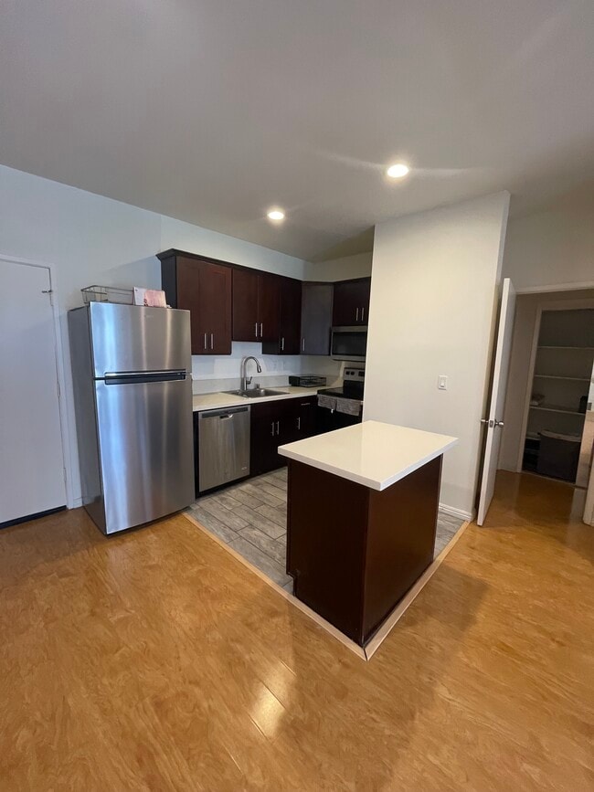 Building Photo - 1440 Veteran Ave Unit 262 Rental