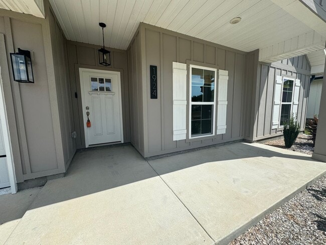 1924 Refuge Cir