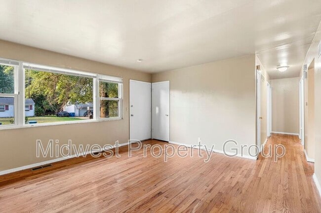 Building Photo - 1364 Farmview Ave Rental