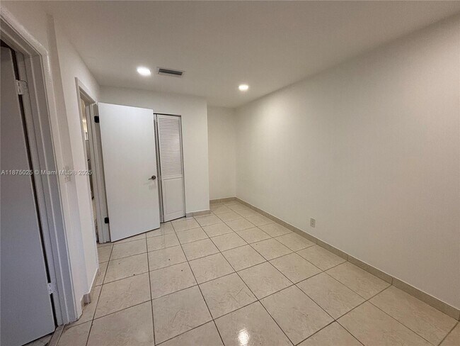 Building Photo - 2308 Jackson St Unit 9 Rental