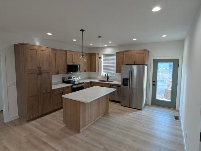 Photo - 152 Robin Rd