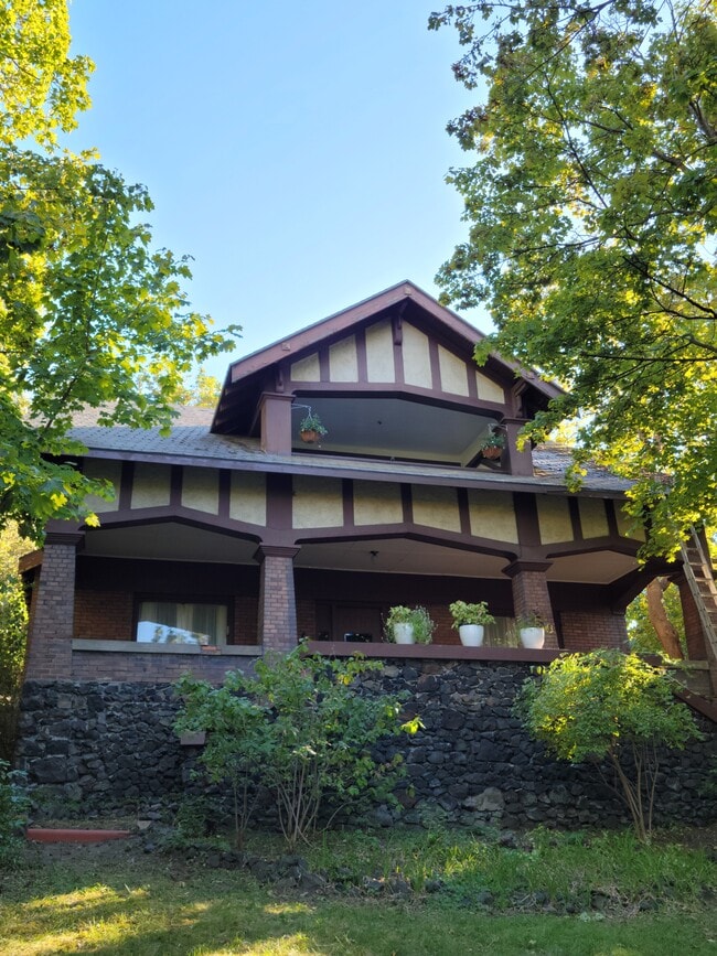 Front House - 1019 W 6th Ave Casa