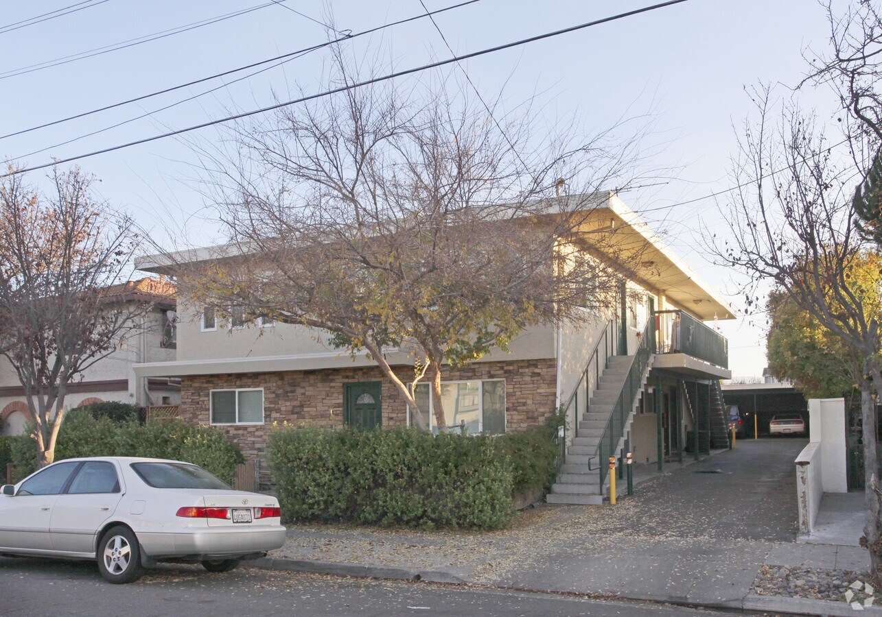 Photo - 1741 Washington St