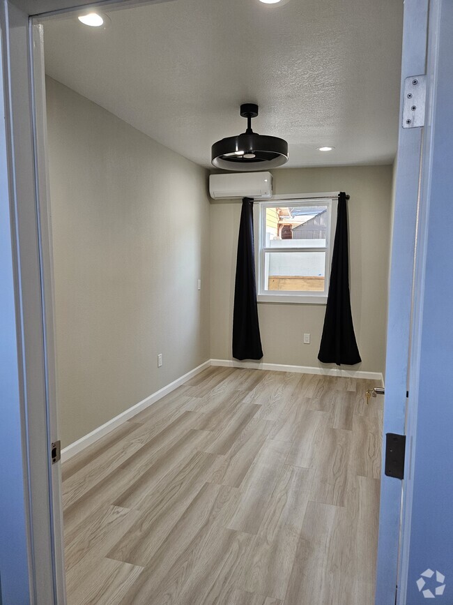 Building Photo - 1175 N Normandie Ave Unit #4 Rental
