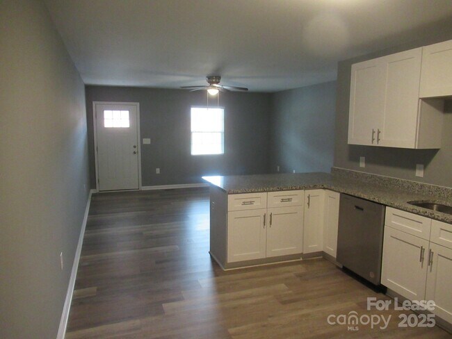 Photo - 143 Glen-Gar Dr