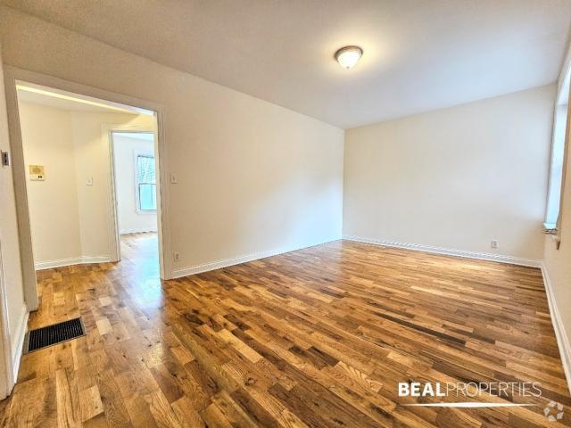 Building Photo - 2 bedroom in CHICAGO IL 60613 Unit 2 Rental