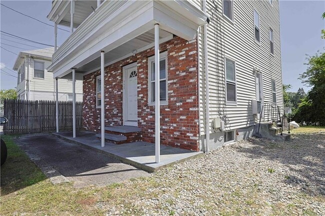 Building Photo - 156 Urban Ave Unit 1 Rental