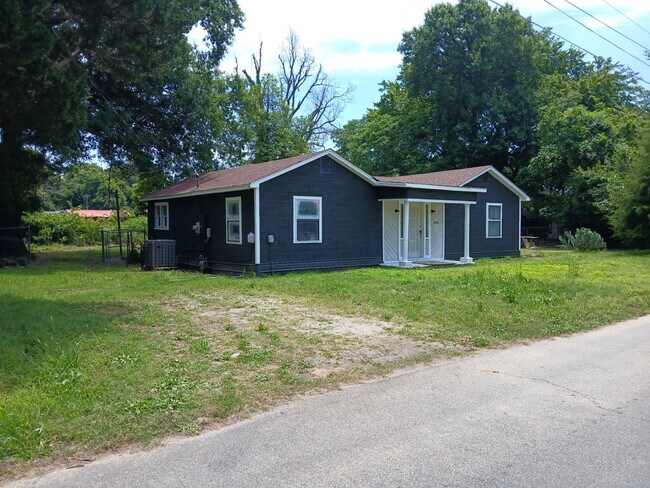Photo - 206 Chance St