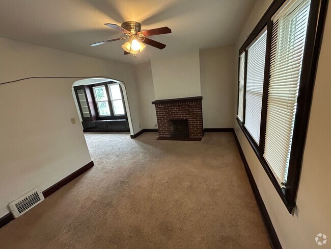 Building Photo - 1909 Spring Rd Unit 1909 Spring Rd UP Rental
