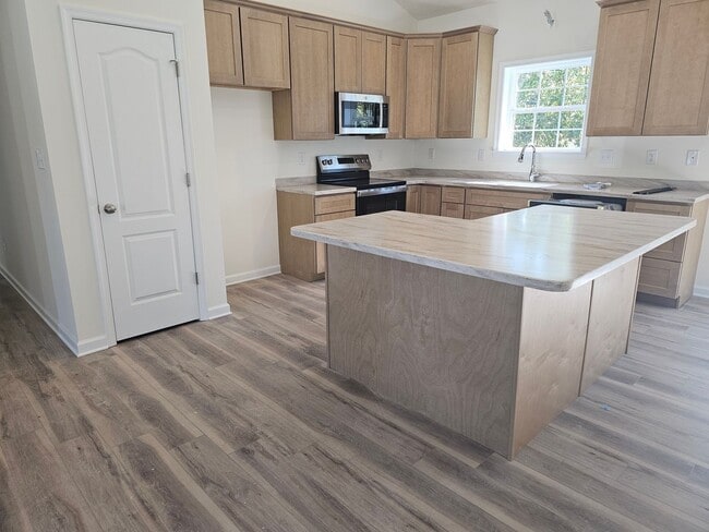 Photo - Brand New luxury home!