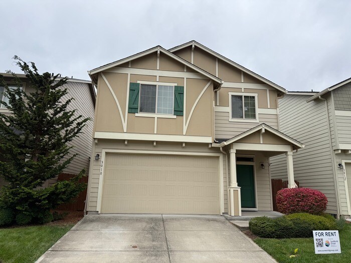 BEAUTIFUL FOUR BEDROOM HOME IN HAZEL DELL - BEAUTIFUL FOUR BEDROOM HOME IN HAZEL DELL