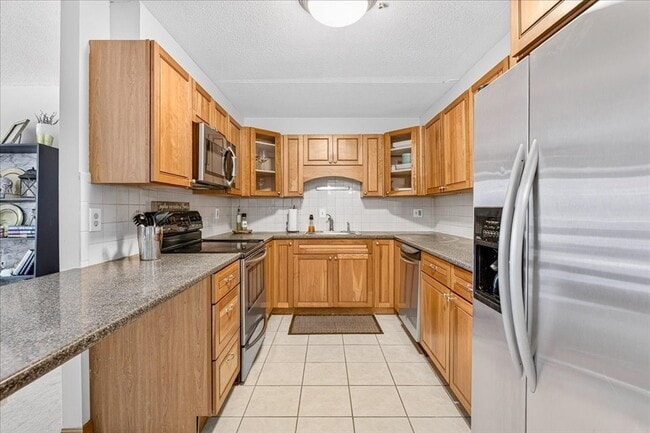 Building Photo - 55 Tall Oaks Dr Unit 402