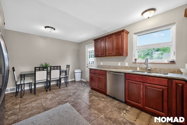 Photo - 1723 Edgewood Dr