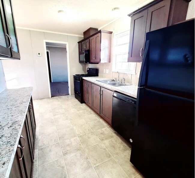 Building Photo - 9884 Northwinds Dr