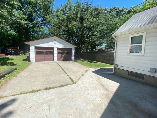 Photo - 630 W Linden St