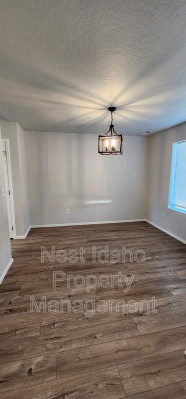 Photo - 409 Hildago Wy