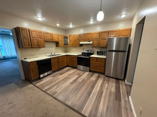 Photo - 600 Schultz St Unit Apt B