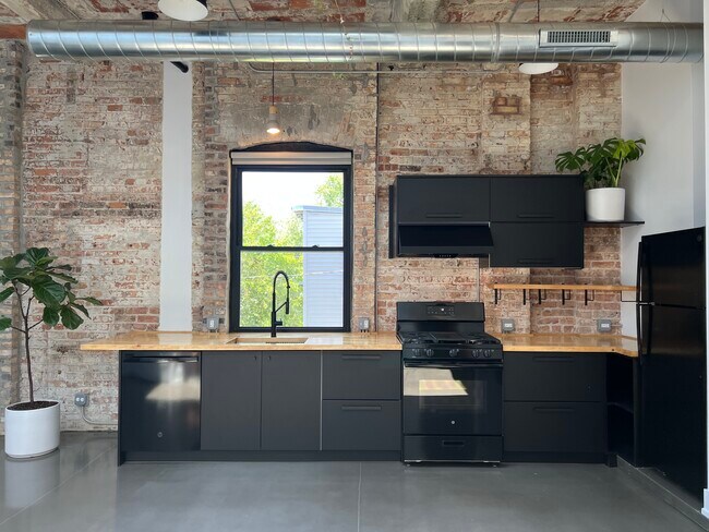 Photo - 1702 W 19th St Unit 4