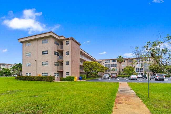 Photo - 2615 NE 1st Ct Unidad 403 Rental