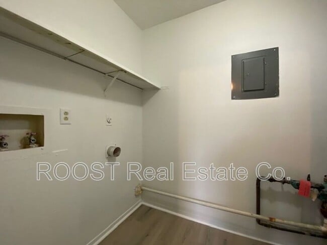 Photo - 6972-6996 Joesph Steet