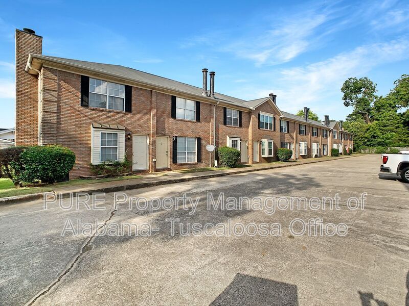 Photo - 1605 Hackberry Lane