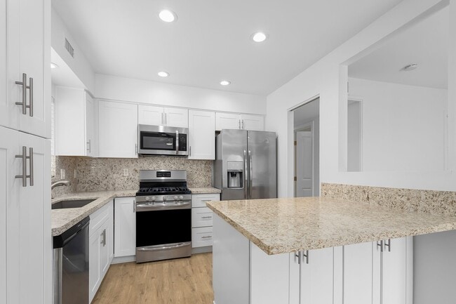 Building Photo - Fern Street Duplex Unit A