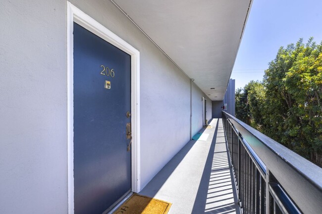 Photo - Conveniently Located, Furnished 1 Bed, 1 Bath Condo w/ Updated Kitchen & Bathroom