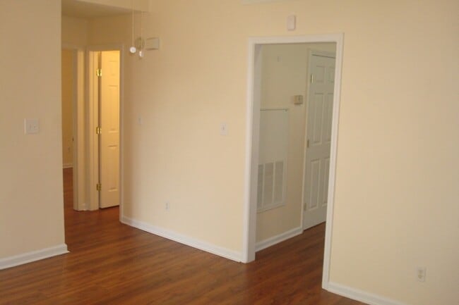 Photo - 425 Reavis Ave