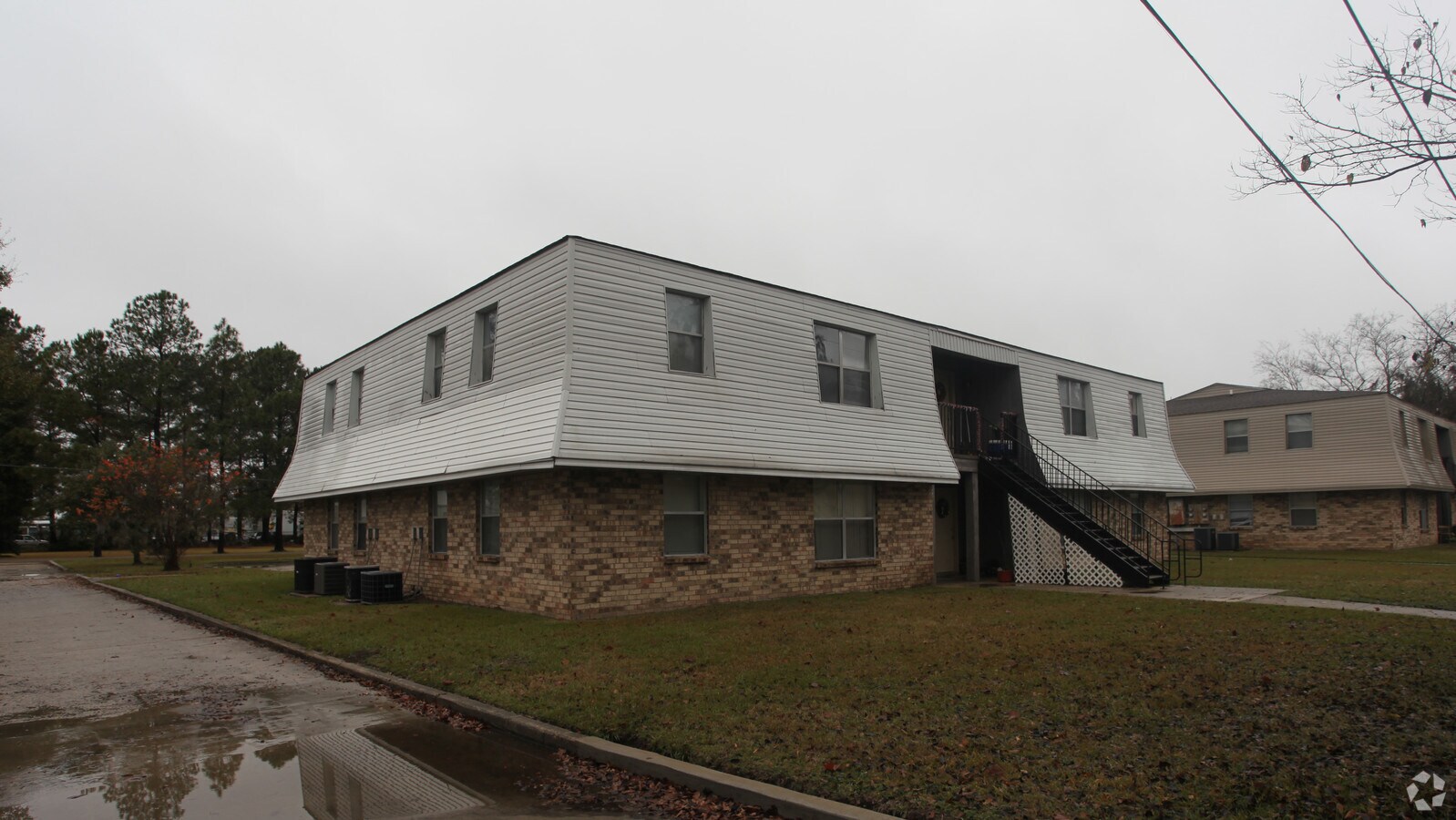 Photo - Oakwood Apartments