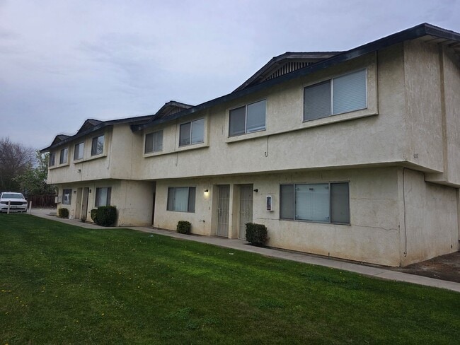 Building Photo - 4402 White Lane #A - Apartment Unit A