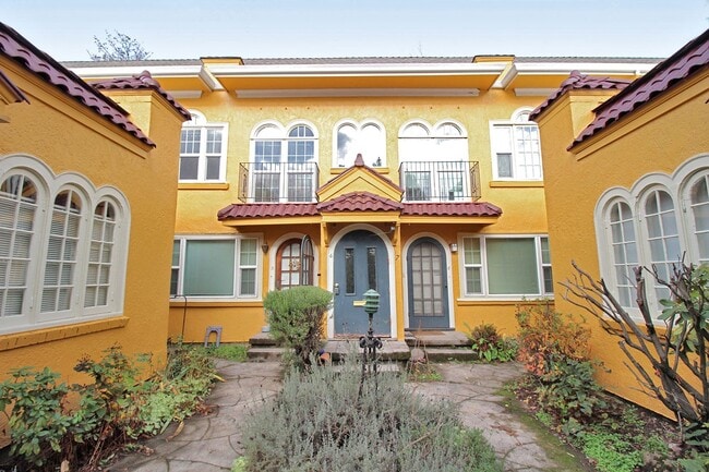 Photo - 3087 SE Ankeny St Unit 14