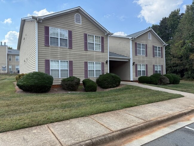 Building Photo - Spacious 2BR unit convenient to Guilford C... Rental