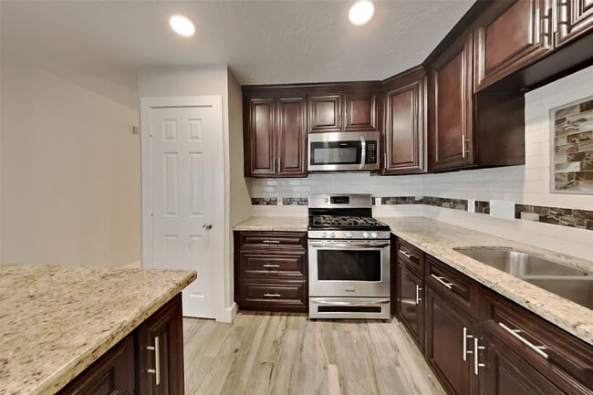 Photo - 18116 Red Pine Ct