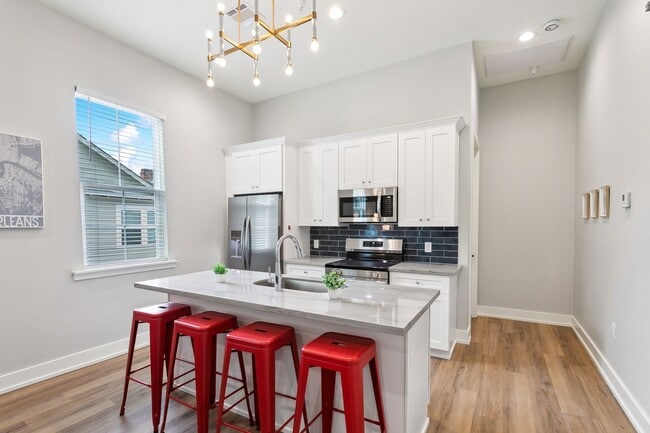 Photo - 3 Bed, 2 Bath Apartment for rent Unit 2A