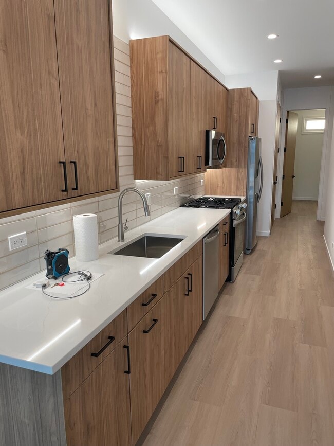 Building Photo - 934 W Diversey Pky Unit #1