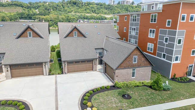 Photo - 605 Manhattan Blvd