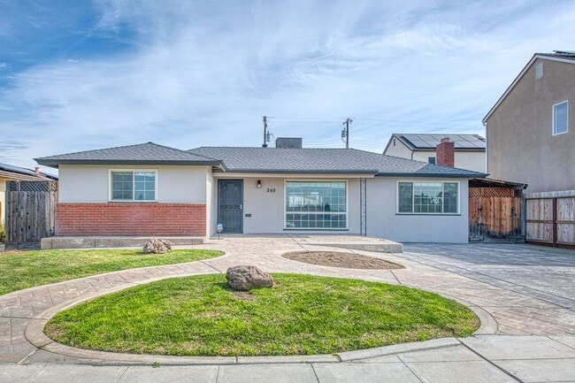 Building Photo - Adorable 3 BR 1 BA Home In A Well Desired Clovis Neighborhood - Available Soon!