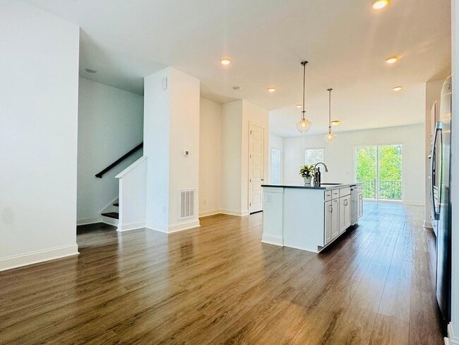 Photo - 511 Richland Crst Ln