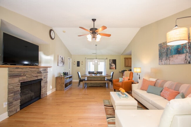 Building Photo - 44 Charles Marlowe Dr Unit SI ID1597163P