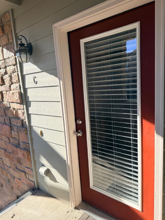 Photo - "Charming 2-Bed, 2-Bath condo Oasis in Aurora - 988 Sq Ft of Comfort!"