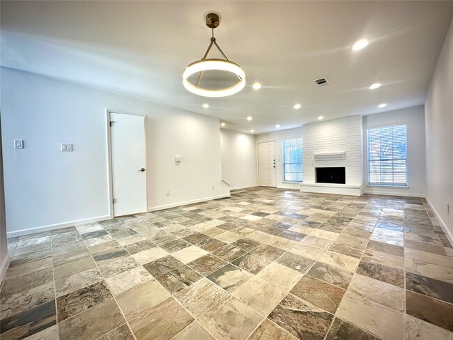 Photo - 14771 Perthshire Rd