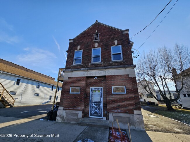 Building Photo - 119 N River St