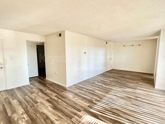 Photo - 355 Parkview Terrace Unidad Apt H5