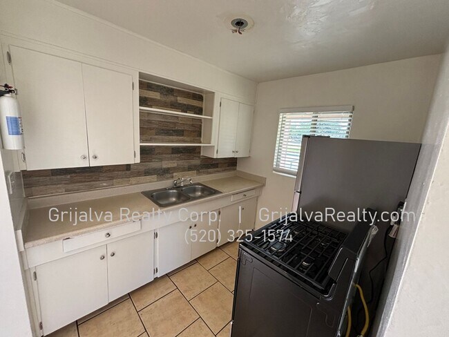 Photo - 4549 E Eastland St Unit 4551