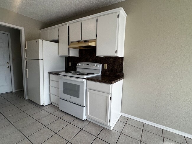 Photo - 314 NE Skyline- AVAILABLE NOW!