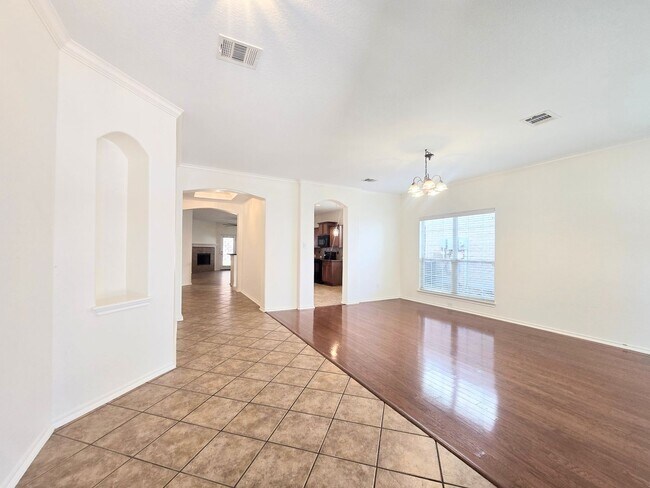 Photo - 3639 Bennington Way